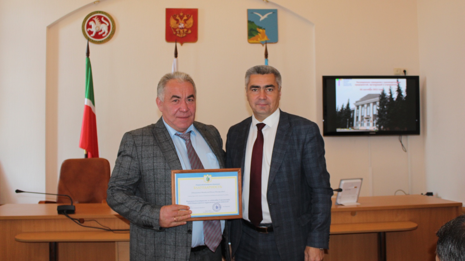 Прием граждан по личным вопросам. Руководитель. Глава камско устьинского. Глава камско устьинского. Фото начальника.